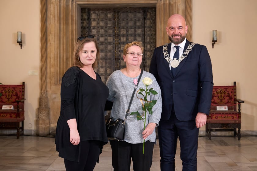 Prezydent odznaczył medalami pary z długoletnim pożyciem