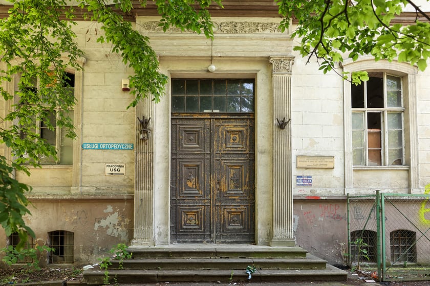 Popadające w ruinę zabudowania dawnego Dworca Górnośląskiego przy ul. Małachowskiego we Wrocławiu