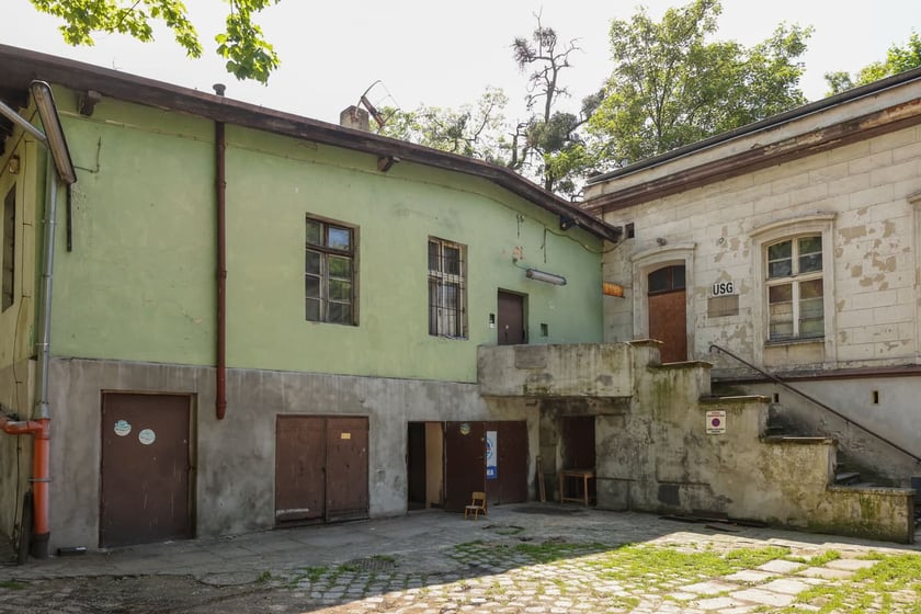 Popadające w ruinę zabudowania dawnego Dworca Górnośląskiego przy ul. Małachowskiego we Wrocławiu