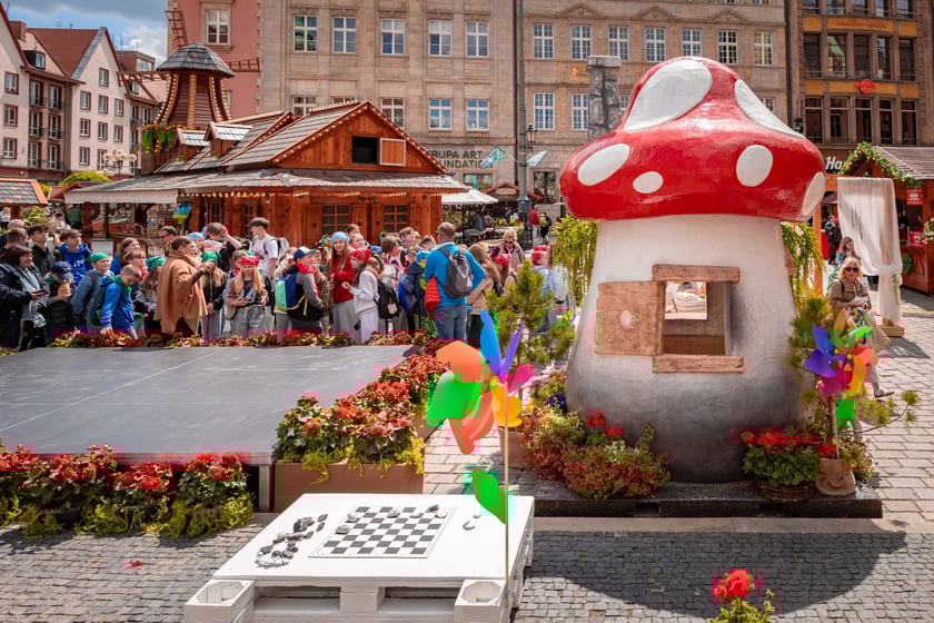 Pierwszy dzień Jarmarku Świętojańskiego na wrocławskim Rynku