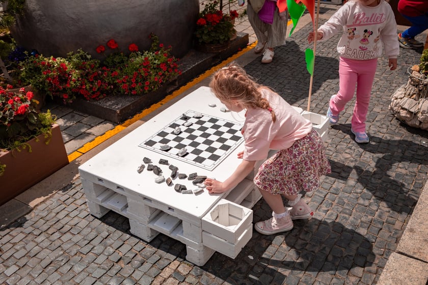 Pierwszy dzień Jarmarku Świętojańskiego na wrocławskim Rynku