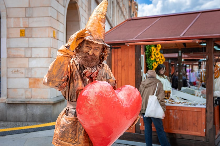 Pierwszy dzień Jarmarku Świętojańskiego na wrocławskim Rynku