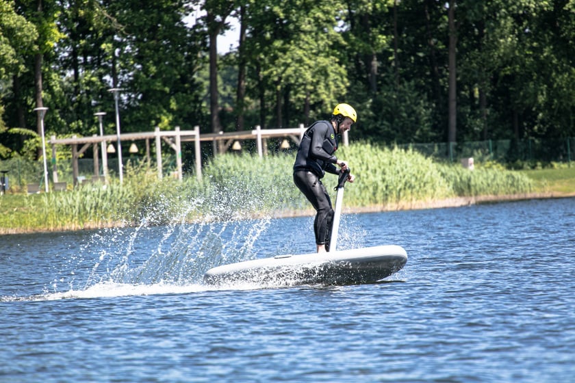 Kopalnia wprowadza do oferty deski e-foil flyboard. Testowaliśmy nowy sprzęt