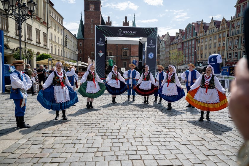 Otwarcie ogólnodostępnej strefy kibica Fan Festival w rynku