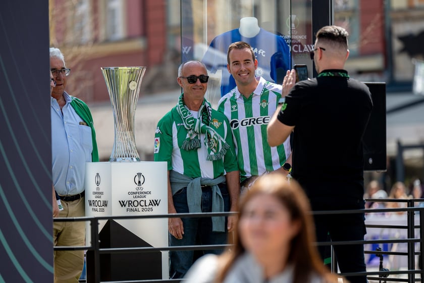 Otwarcie ogólnodostępnej strefy kibica Fan Festival w rynku