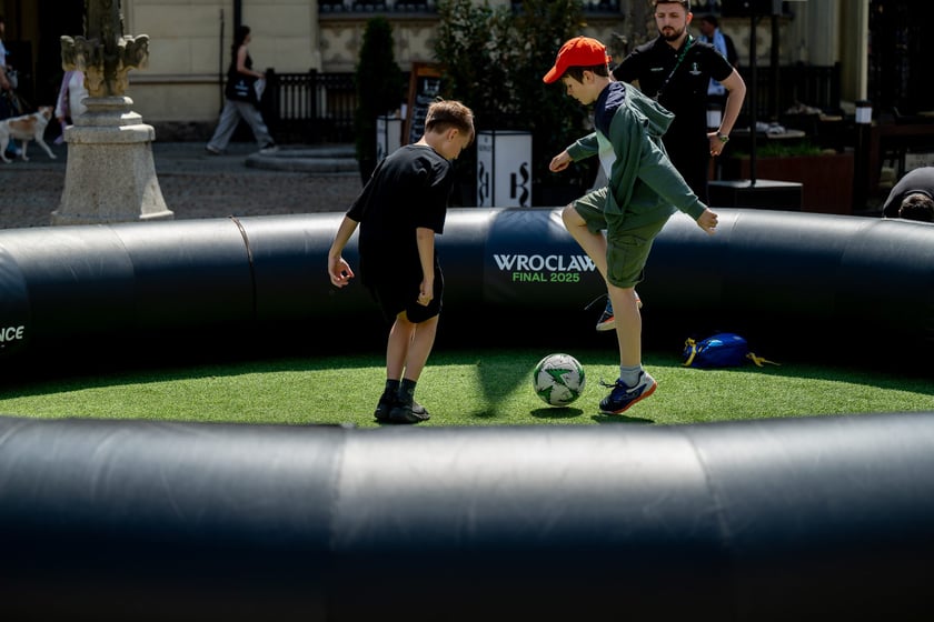 Otwarcie ogólnodostępnej strefy kibica Fan Festival w rynku