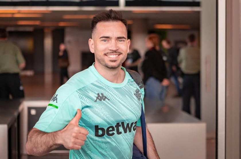 Kibice Real Betis na lotnisku we Wrocławiu