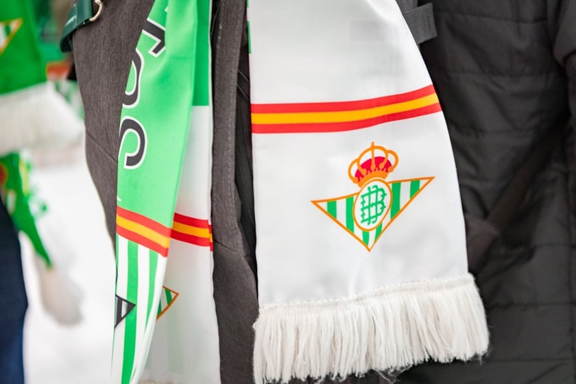 Kibice Real Betis na lotnisku we Wrocławiu