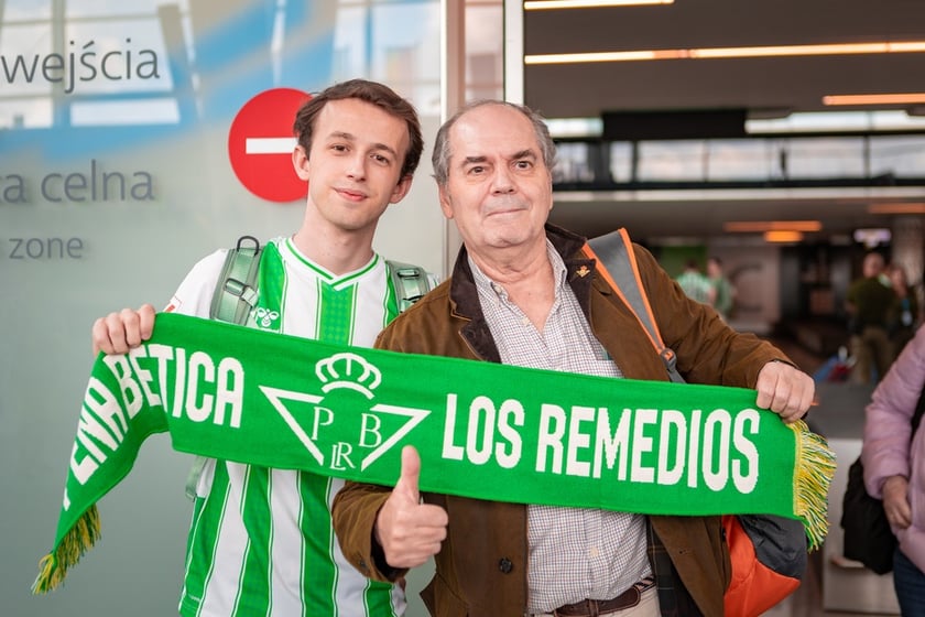 Kibice Real Betis na lotnisku we Wrocławiu