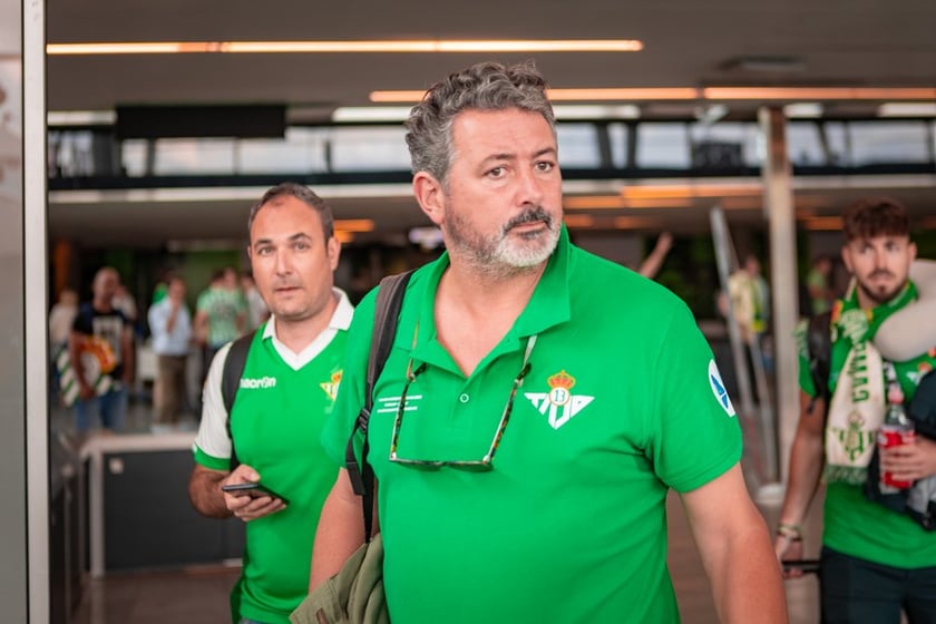 Kibice Real Betis na lotnisku we Wrocławiu