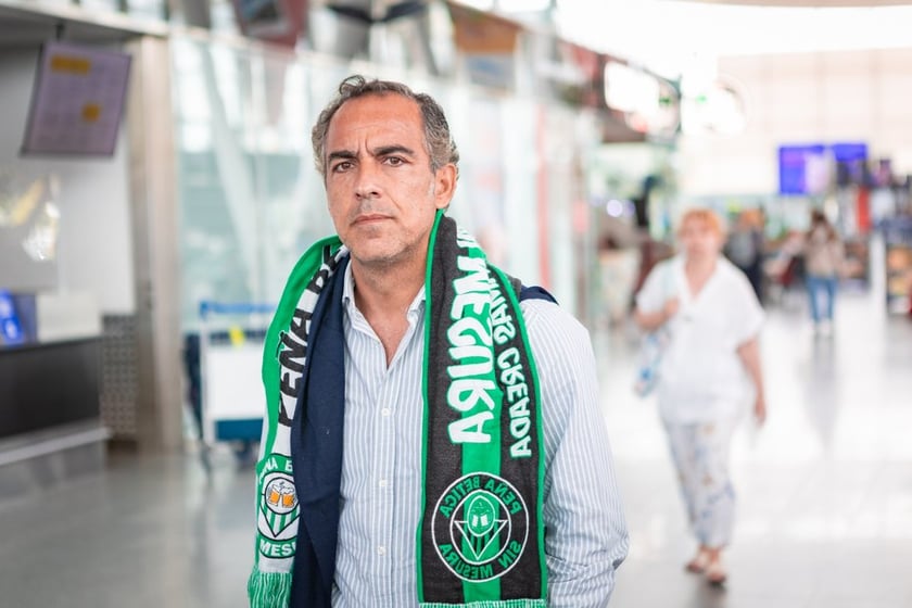 Kibice Real Betis na lotnisku we Wrocławiu