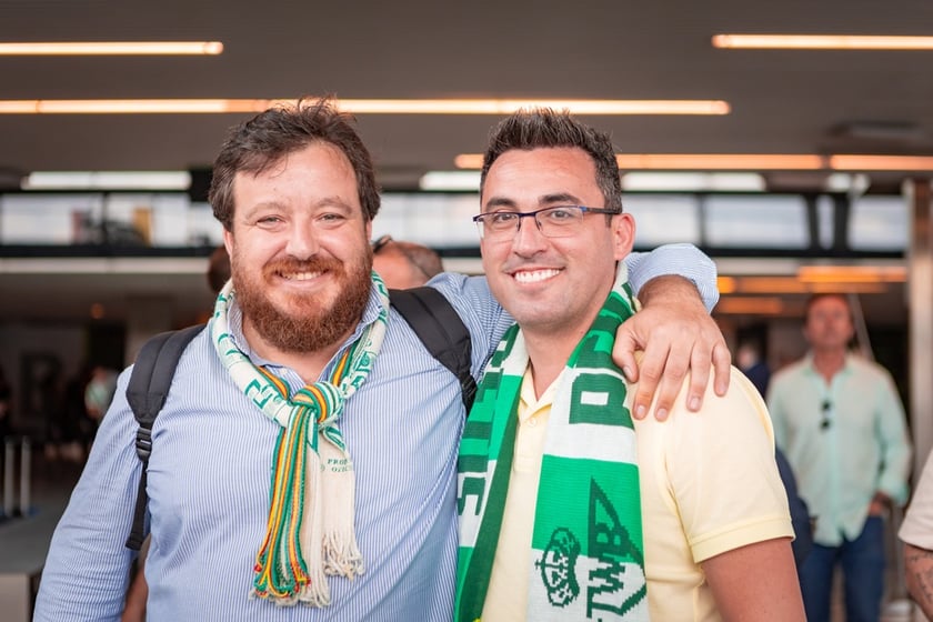Kibice Real Betis na lotnisku we Wrocławiu