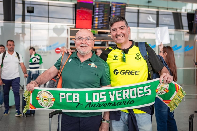 Kibice Real Betis na lotnisku we Wrocławiu
