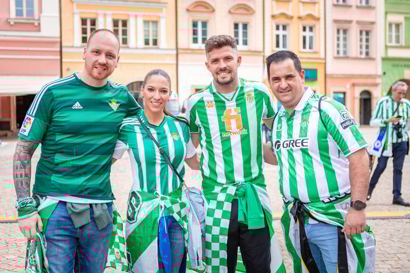 Kibice na wrocławskim Rynku. 28.05.2025