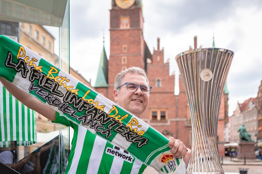 Kibice na wrocławskim Rynku. 28.05.2025