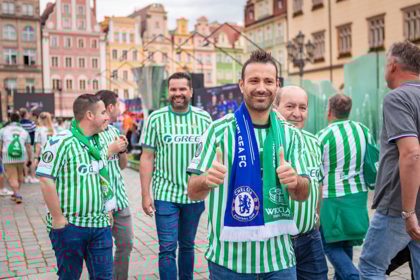 Kibice na wrocławskim Rynku. 28.05.2025
