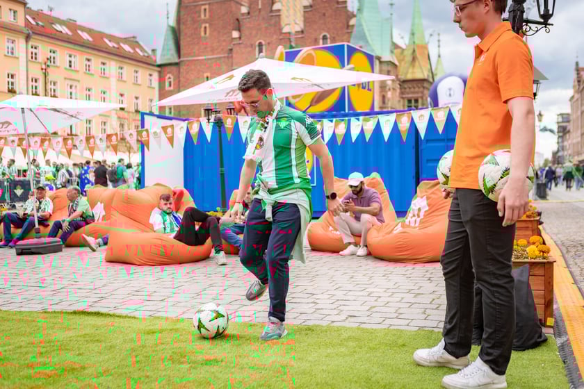 Kibice na wrocławskim Rynku. 28.05.2025