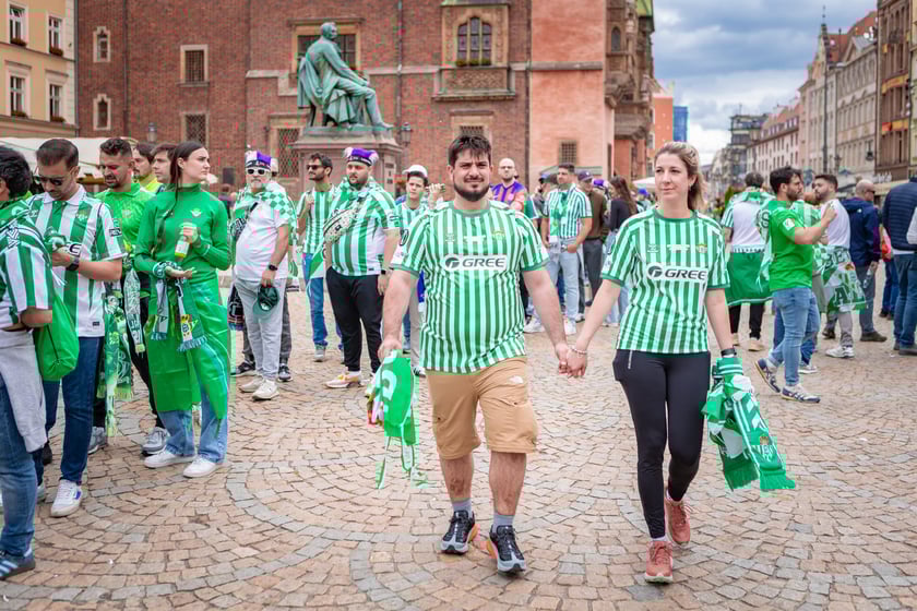Kibice na wrocławskim Rynku. 28.05.2025