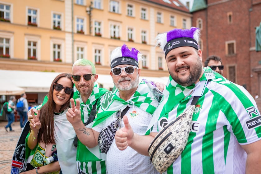 Kibice na wrocławskim Rynku. 28.05.2025