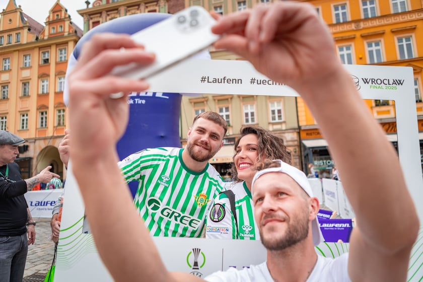 Kibice na wrocławskim Rynku. 28.05.2025