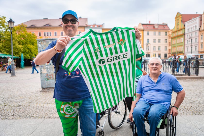 Kibice na wrocławskim Rynku. 28.05.2025