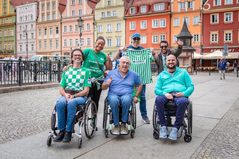 Kibice na wrocławskim Rynku. 28.05.2025