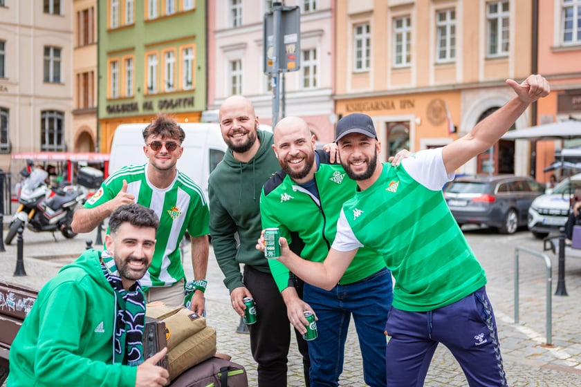 Kibice na wrocławskim Rynku. 28.05.2025