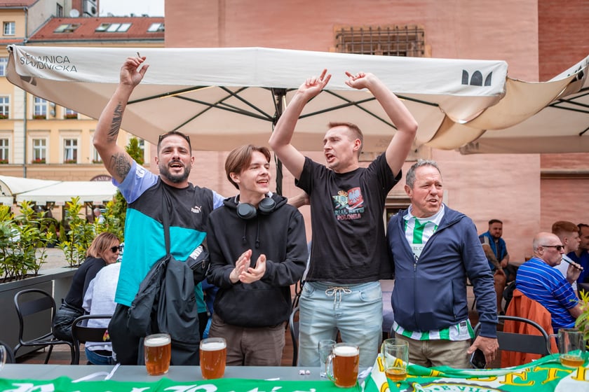 Kibice na wrocławskim Rynku. 28.05.2025