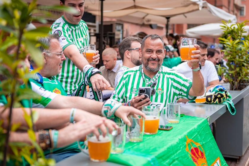 Kibice na wrocławskim Rynku. 28.05.2025