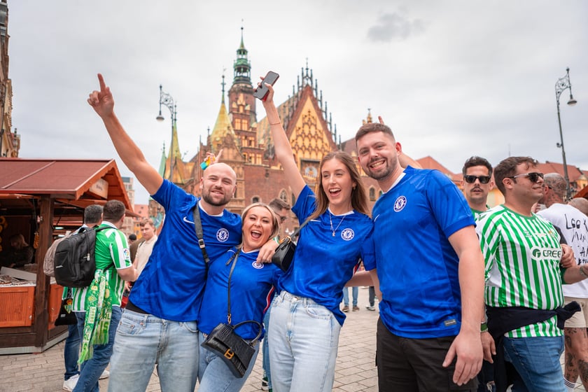Kibice na wrocławskim Rynku. 28.05.2025