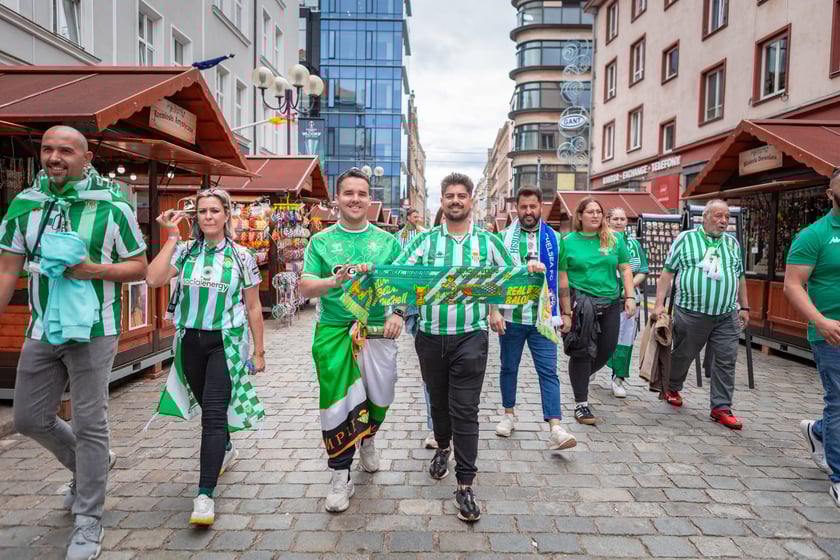 Kibice na wrocławskim Rynku. 28.05.2025