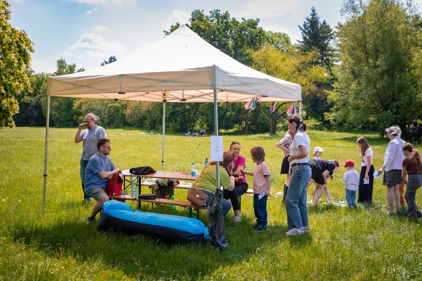 Piknik z okazji Dnia Rodzicielstwa Zastępczego, który odbył się w sobotę 31 maja w parku Grabiszyńskim we Wrocławiu