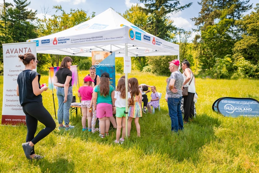 Piknik z okazji Dnia Rodzicielstwa Zastępczego, który odbył się w sobotę 31 maja w parku Grabiszyńskim we Wrocławiu