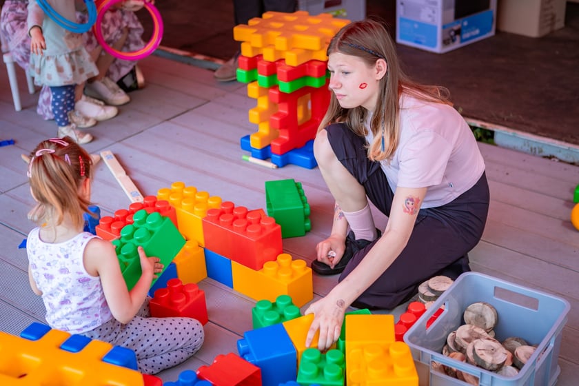 Piknik z okazji Dnia Rodzicielstwa Zastępczego, który odbył się w sobotę 31 maja w parku Grabiszyńskim we Wrocławiu