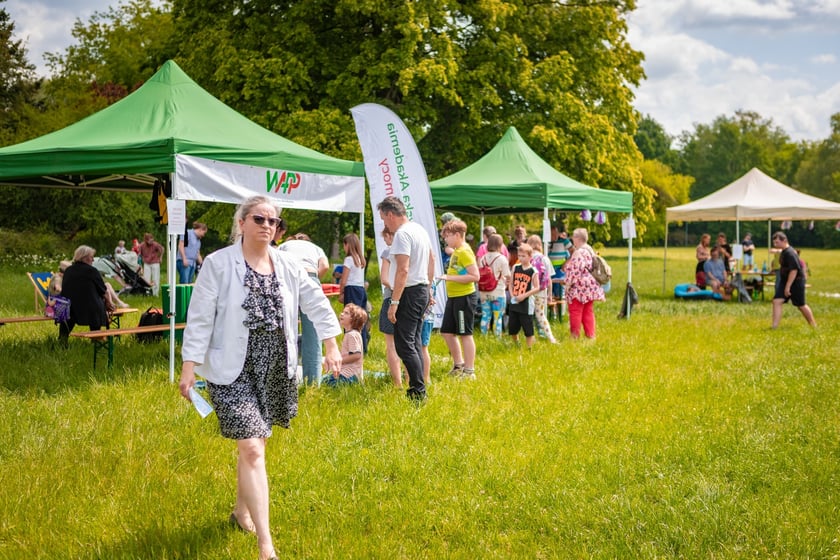 Piknik z okazji Dnia Rodzicielstwa Zastępczego, który odbył się w sobotę 31 maja w parku Grabiszyńskim we Wrocławiu