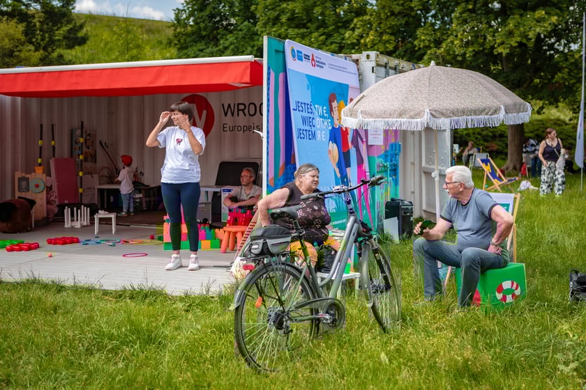Piknik z okazji Dnia Rodzicielstwa Zastępczego, który odbył się w sobotę 31 maja w parku Grabiszyńskim we Wrocławiu
