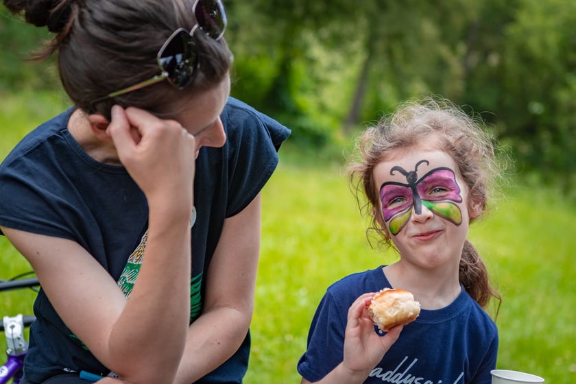 Piknik z okazji Dnia Rodzicielstwa Zastępczego, który odbył się w sobotę 31 maja w parku Grabiszyńskim we Wrocławiu