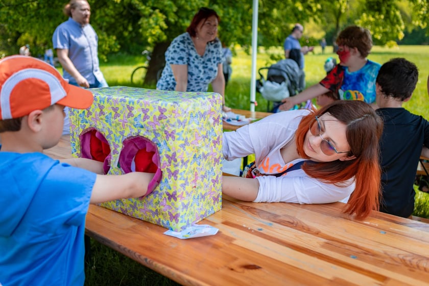 Piknik z okazji Dnia Rodzicielstwa Zastępczego, który odbył się w sobotę 31 maja w parku Grabiszyńskim we Wrocławiu