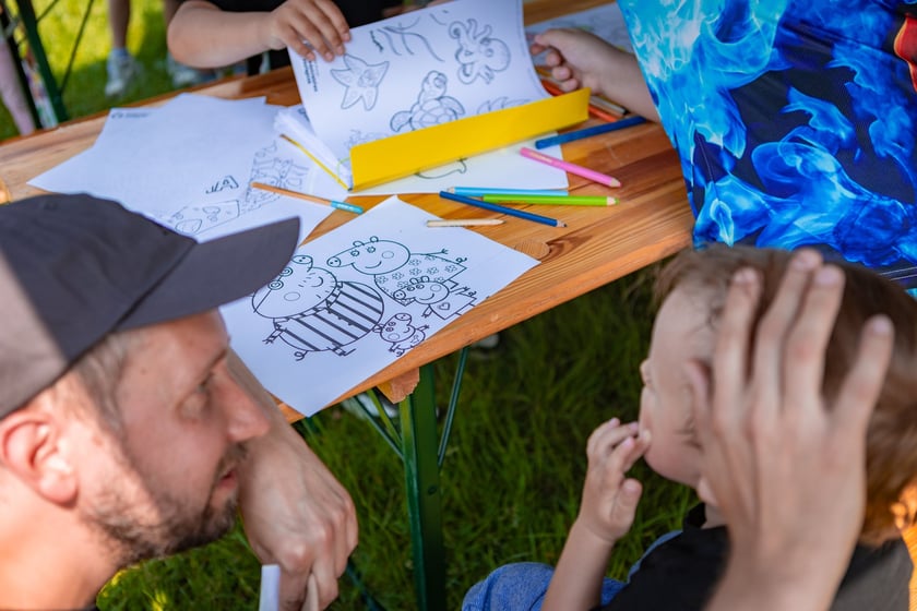 Piknik z okazji Dnia Rodzicielstwa Zastępczego, który odbył się w sobotę 31 maja w parku Grabiszyńskim we Wrocławiu