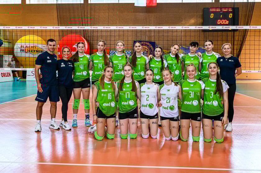 Młodziczki z EWL #Volley Wrocław z SP 97 we Wrocławiu podczas Młodzieżowych Mistrzostw Polski w Kleszczowie