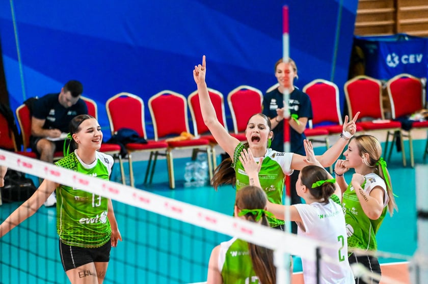 Młodziczki z EWL #Volley Wrocław z SP 97 we Wrocławiu podczas Młodzieżowych Mistrzostw Polski w Kleszczowie