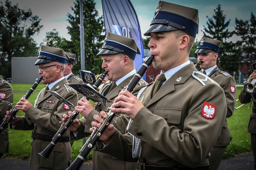 Obchody święta 10. Wrocławskiej Brygady Łączności