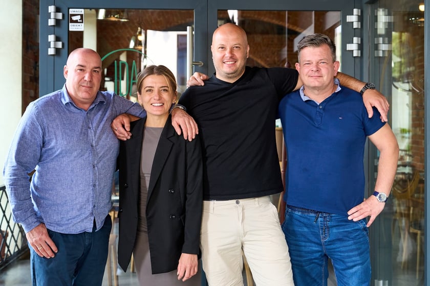 Na zdjęciu od lewej Krzysztof Kusak, Małgorzata Karkocha-Jakubowska, Marcin Węglowski, Rafał Borys, wsp&oacute;łtw&oacute;rcy restauracji IDA Kuchnia i wino