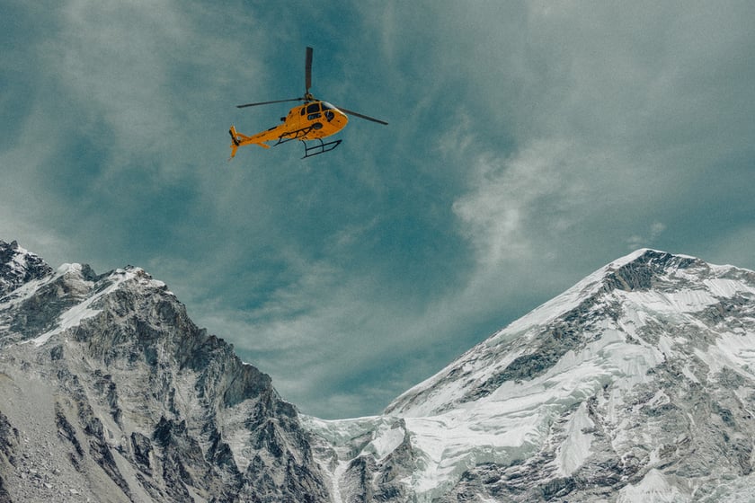 Wyprawa Mateusza Waligóry rowerem, pieszo i wspinając się na Mount Everest