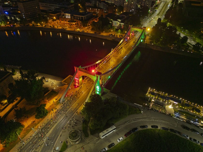 PKO Nocny Wrocław Półmaraton we Wrocławiu na zdjęciach z drona