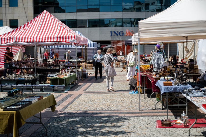 Giełda Staroci w okolicach Rynku, przy Kościele św. Marii Magdaleny na skwerze przy rogu ulic Szewskiej i Wita Stwosza- 12-15 czerwca