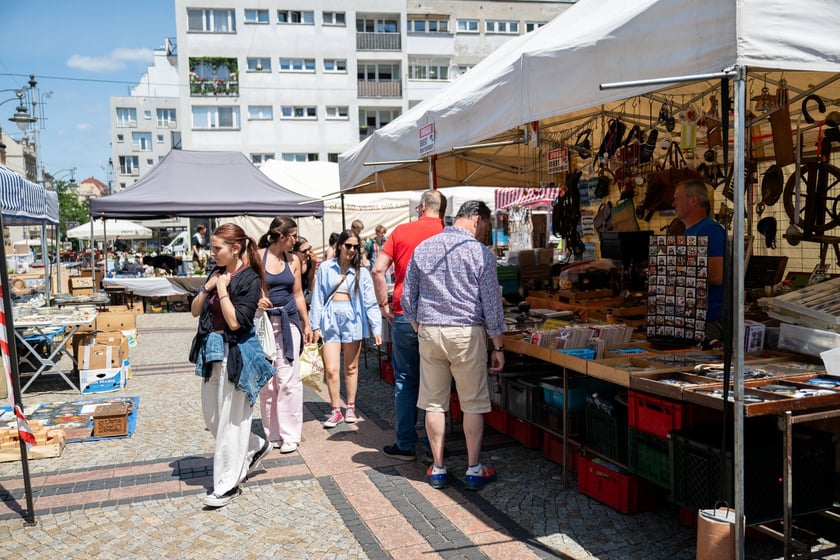 Giełda Staroci w okolicach Rynku, przy Kościele św. Marii Magdaleny na skwerze przy rogu ulic Szewskiej i Wita Stwosza- 12-15 czerwca