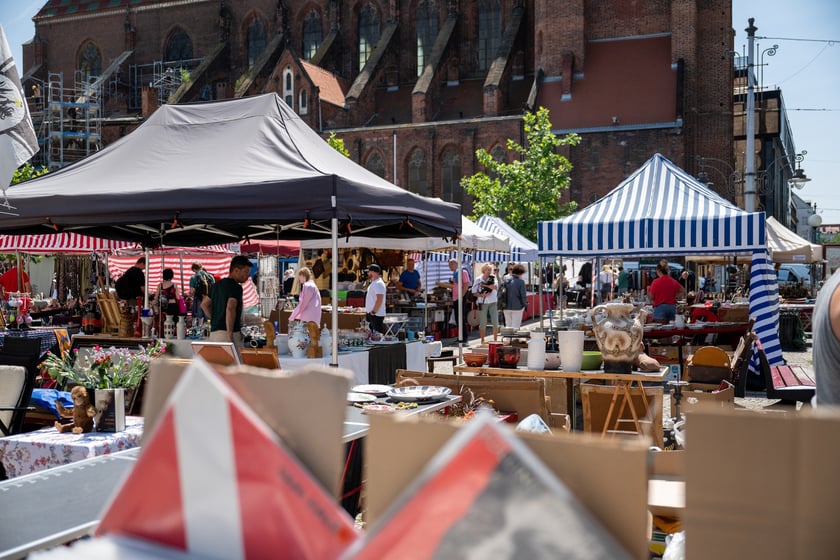 Giełda Staroci w okolicach Rynku, przy Kościele św. Marii Magdaleny na skwerze przy rogu ulic Szewskiej i Wita Stwosza- 12-15 czerwca