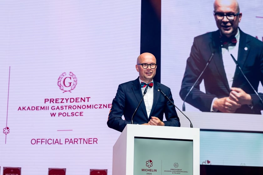 Ceremonia wręczenia plakiet Michelin w Hali Stulecia &ndash; przemawia wiceprezydent Jakub Mazur