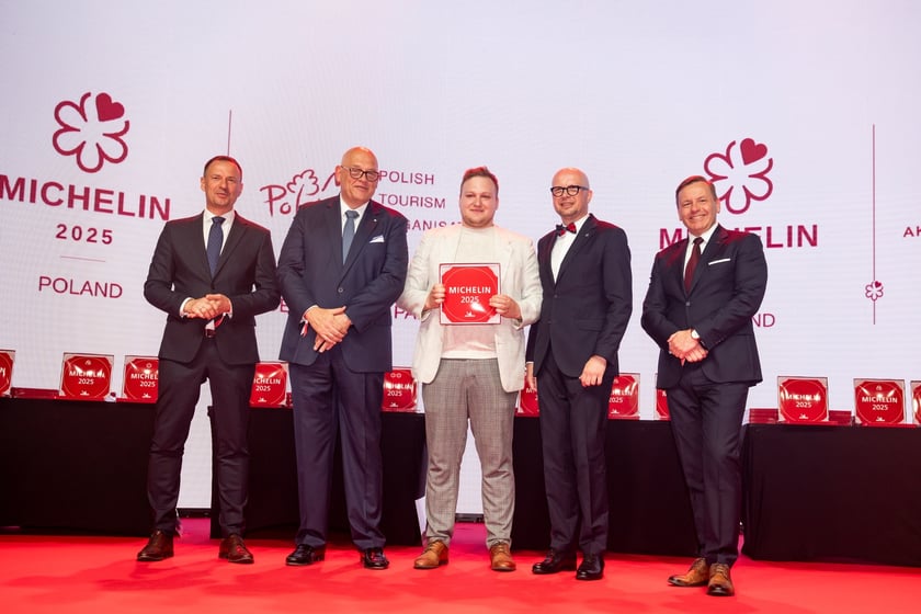 Ceremonia wręczenia plakiet Michelin w Hali Stulecia &ndash; przedstawiciel restauracji Gustaw